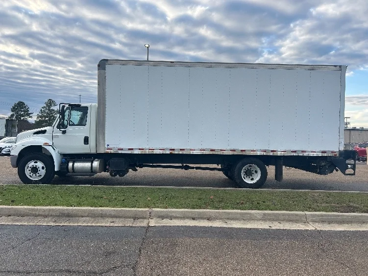 2015 International 4300 - image 4