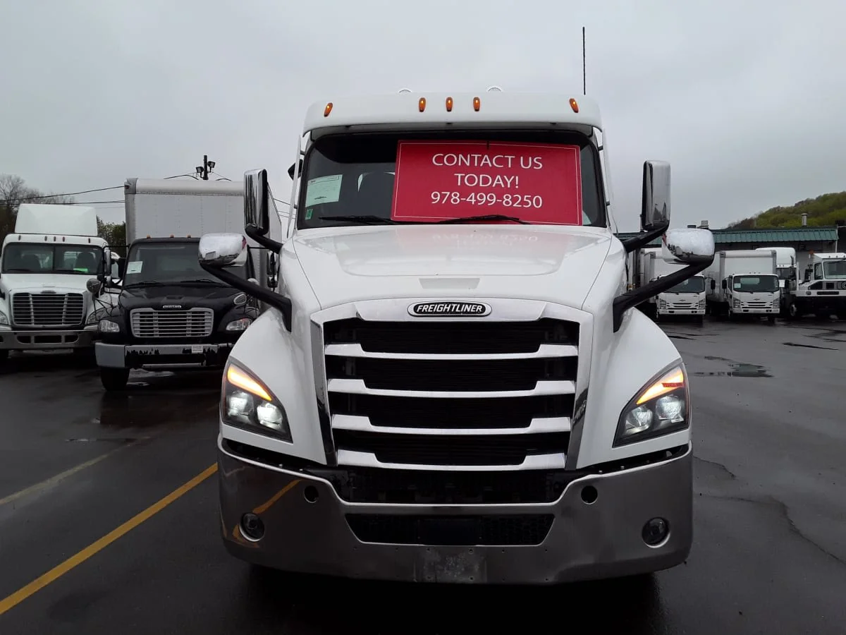 2021 Freightliner Cascadia - image 2