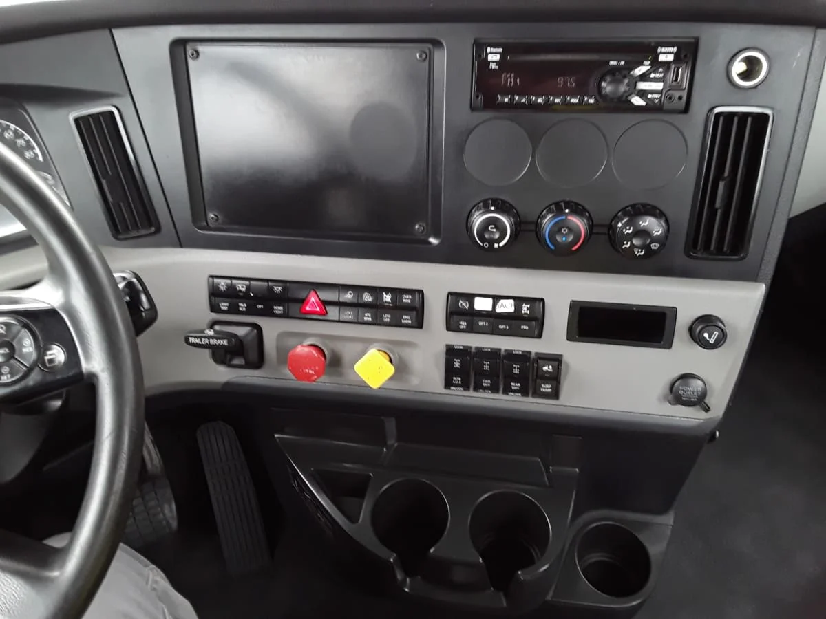 2021 Freightliner Cascadia - image 9
