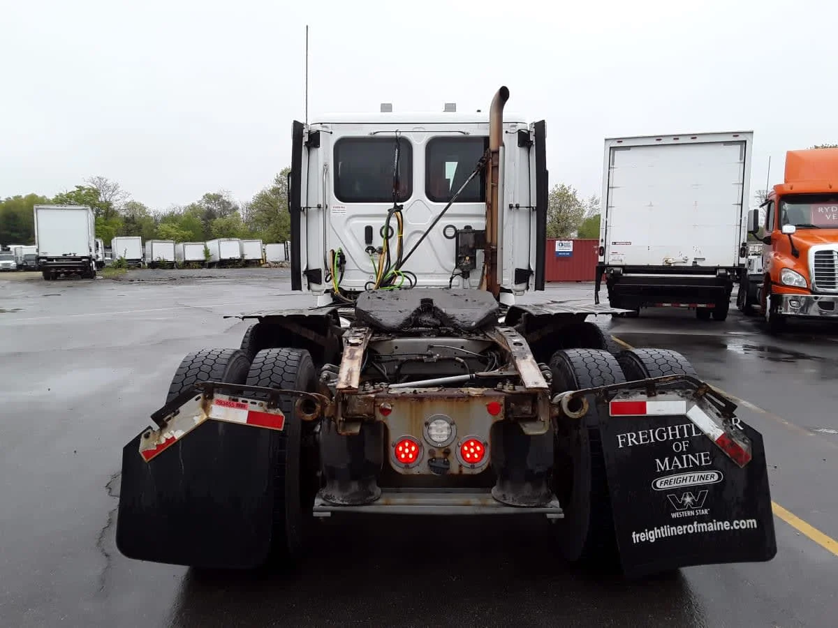 2021 Freightliner Cascadia - image 5