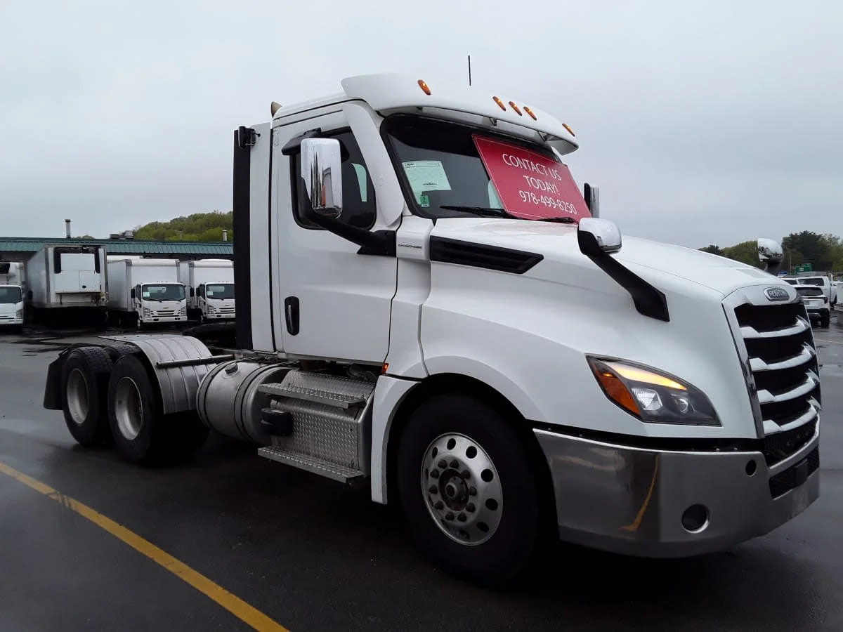 2021 Freightliner Cascadia - image 3