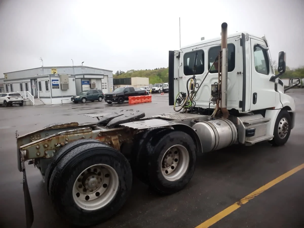 2021 Freightliner Cascadia - image 4