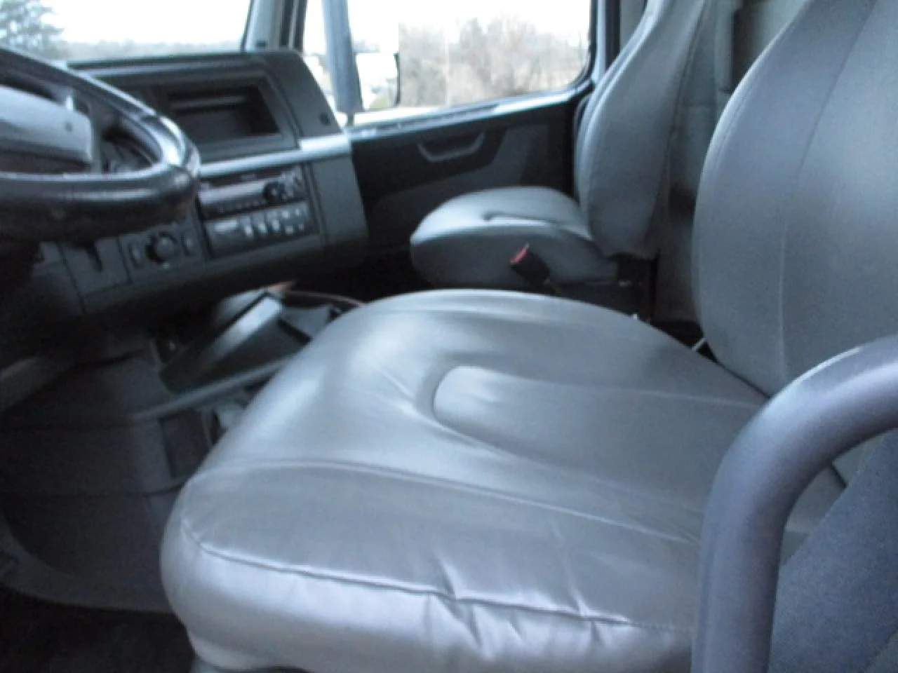 2021 Volvo VNR 640 in Hagerstown, MD — photo 11