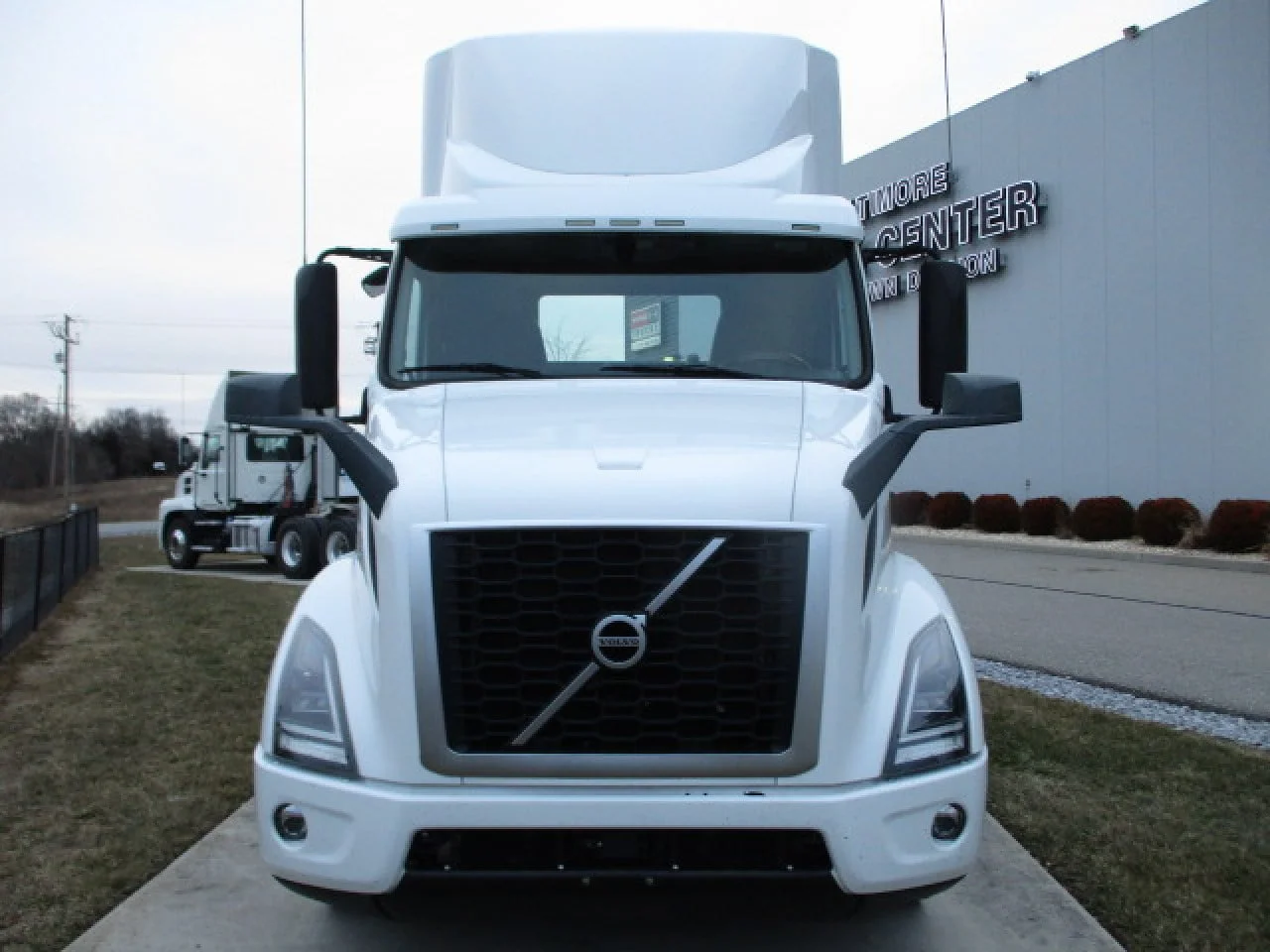 2021 Volvo VNR 640