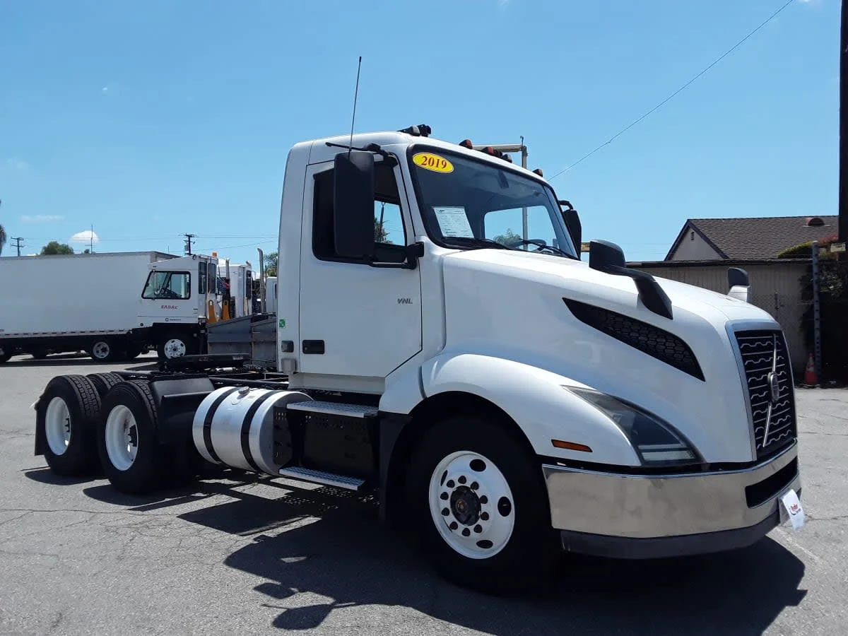 2019 Volvo VNL 860 in Montebello, CA — photo 3