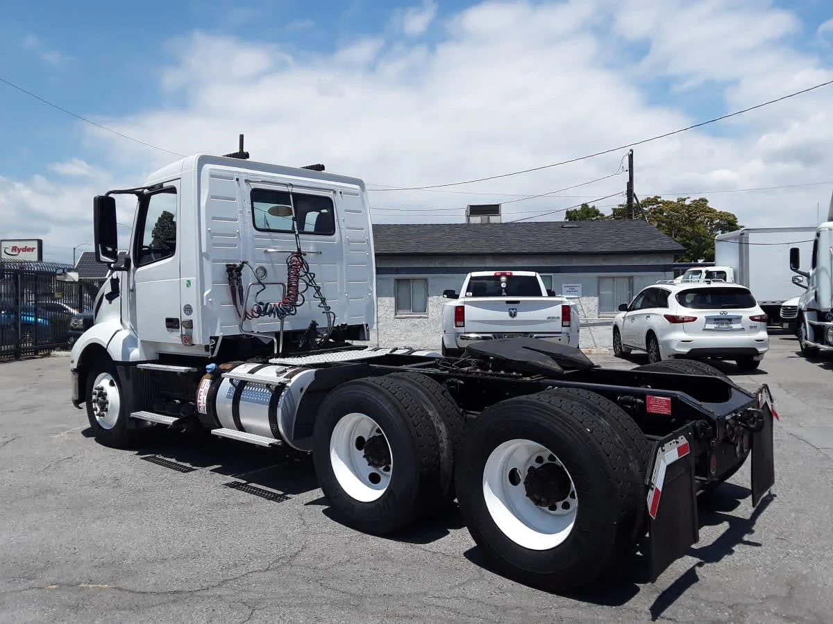 2019 Volvo VNL 860 in Montebello, CA — photo 6