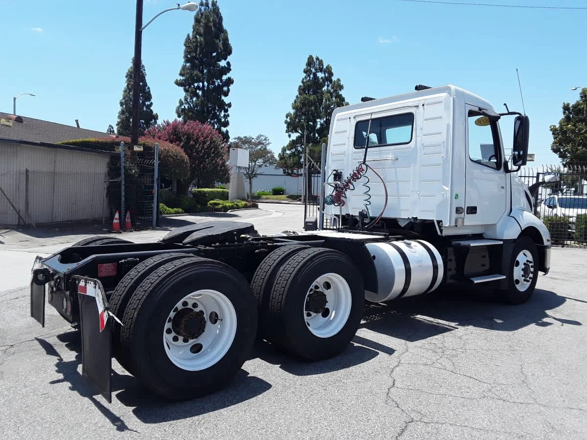 2019 Volvo VNL 860 in Montebello, CA — photo 4