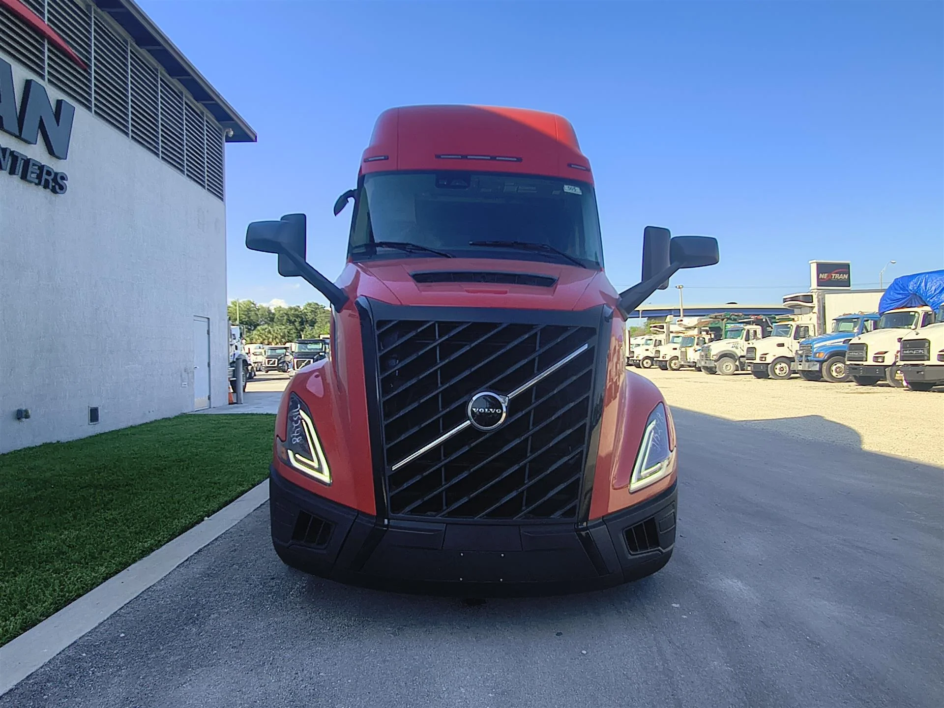 2026 Volvo VNL 860 - image 3