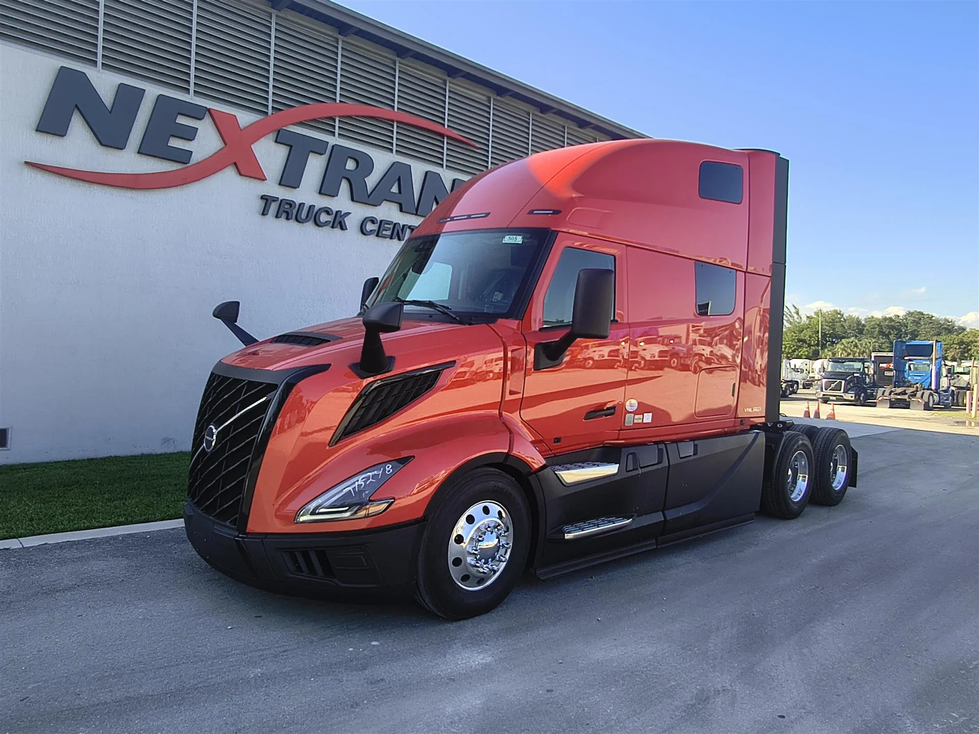 2026 Volvo VNL 860 - image 2