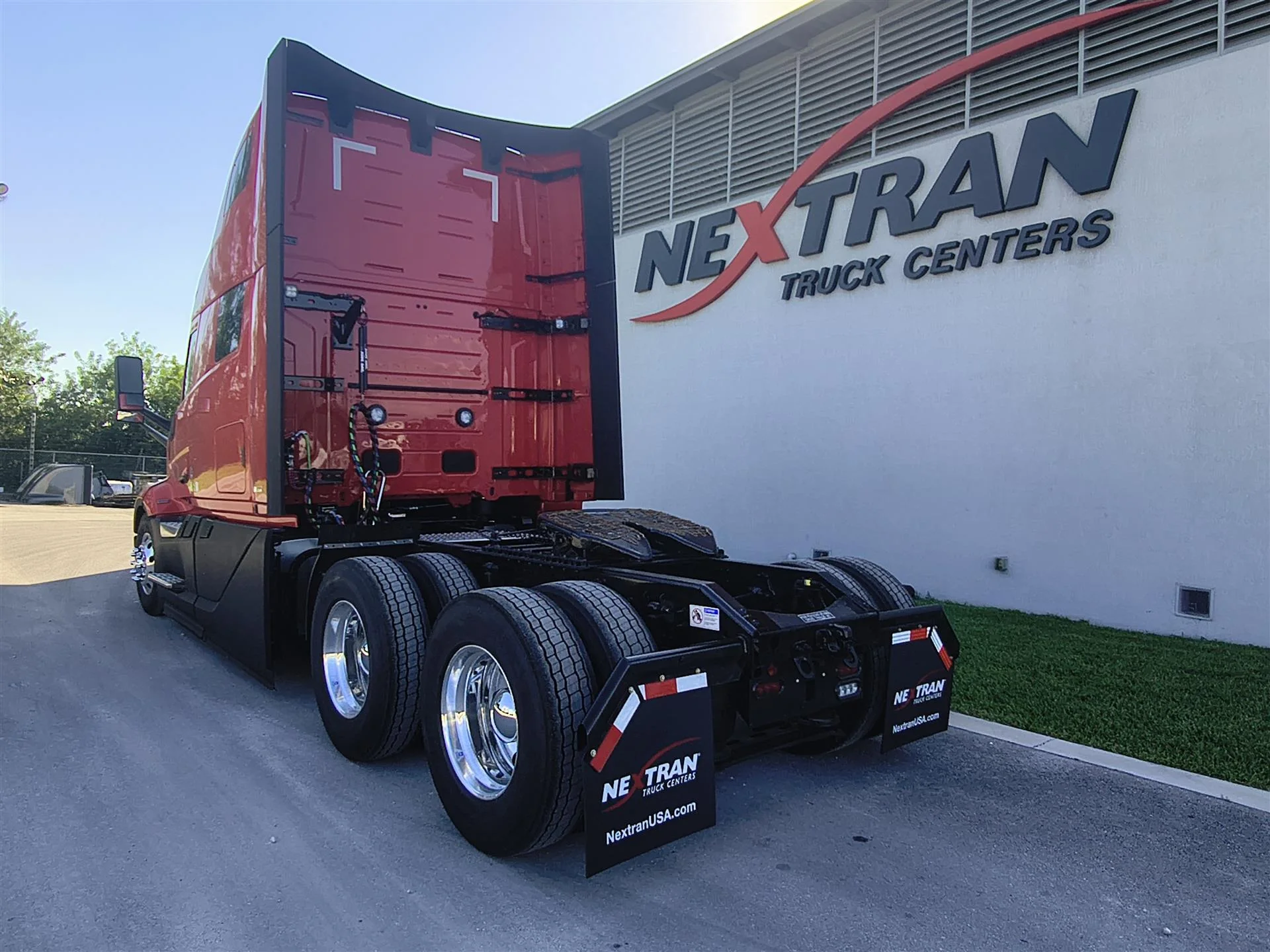 2026 Volvo VNL 860 - image 7