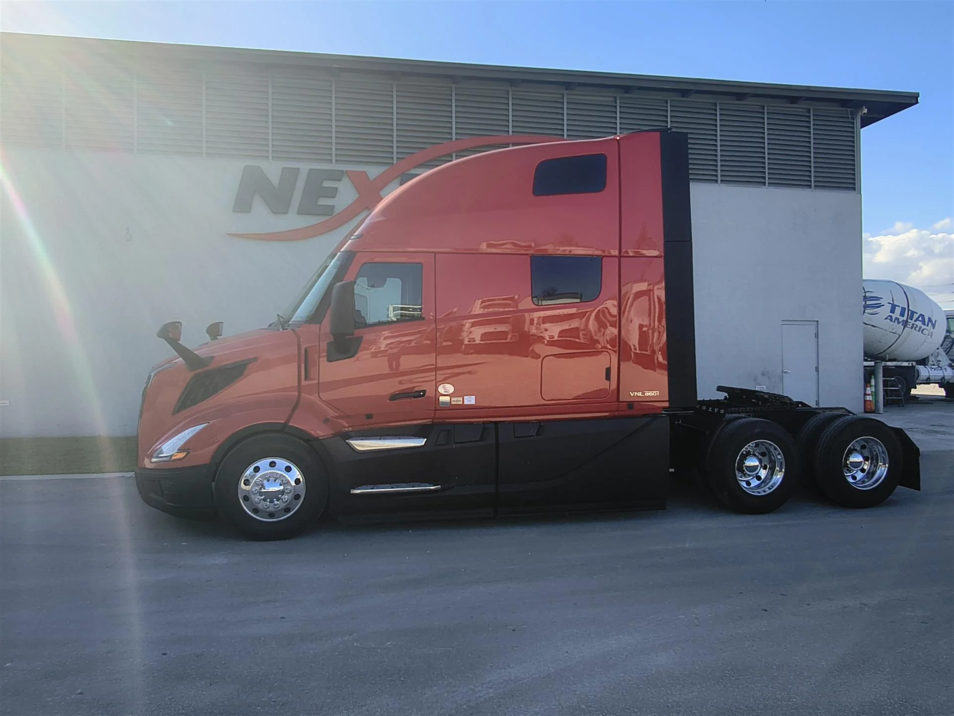 2026 Volvo VNL 860 - image 8