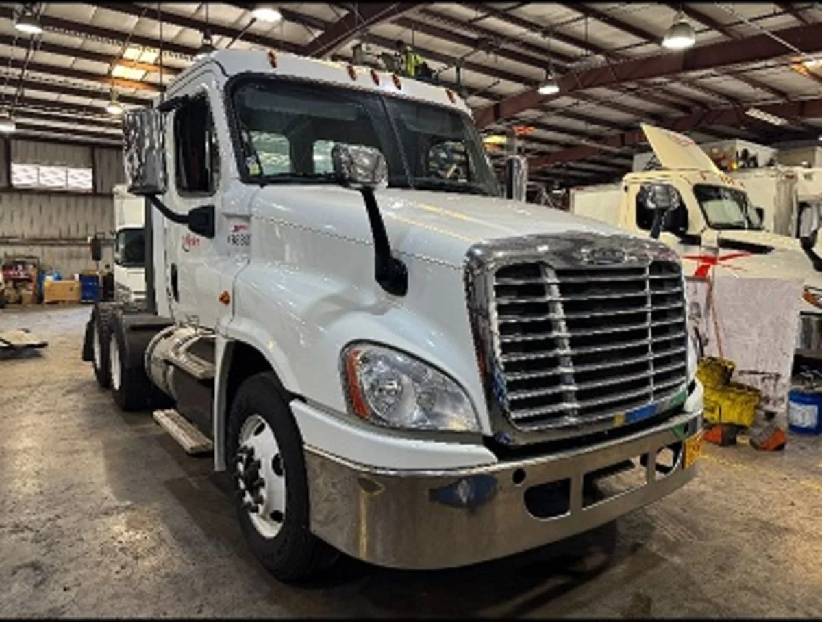 2016 Freightliner Cascadia in Pomona, CA
