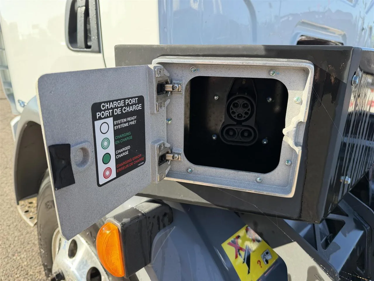 2025 Peterbilt 220EV in Eau Claire, WI — photo 5