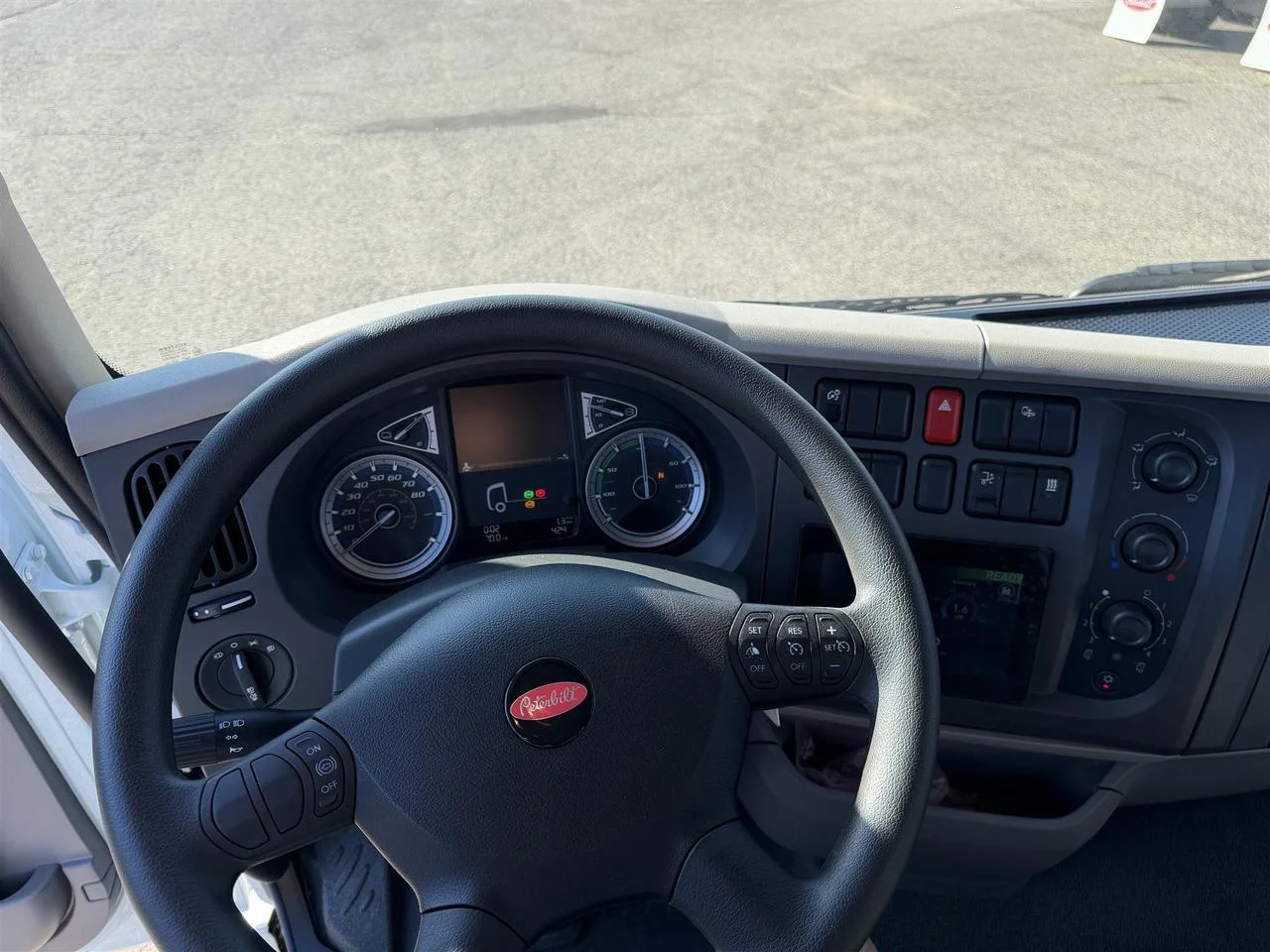 2025 Peterbilt 220EV in Eau Claire, WI — photo 9