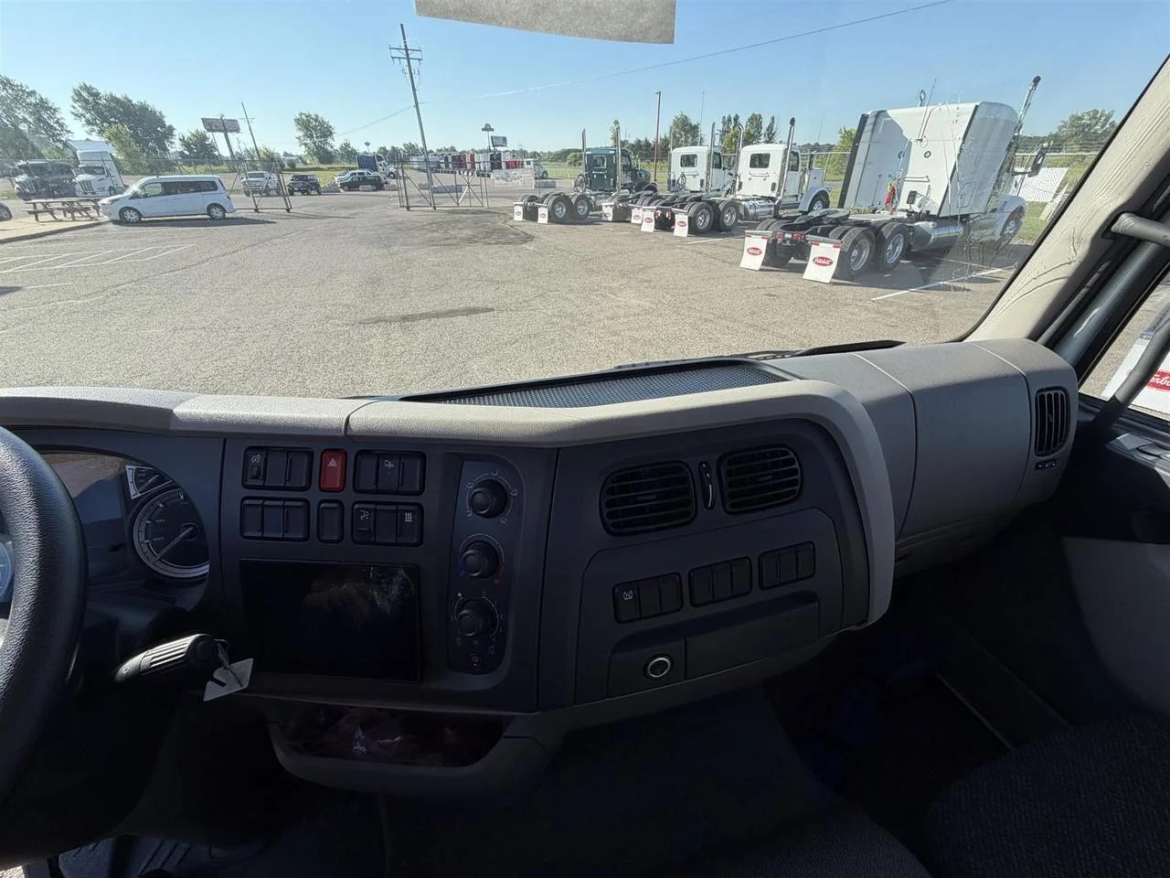 2025 Peterbilt 220EV in Eau Claire, WI — photo 11