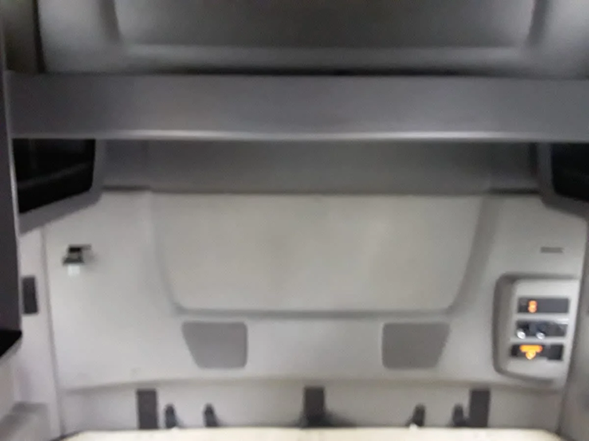 2020 International LT - image 8