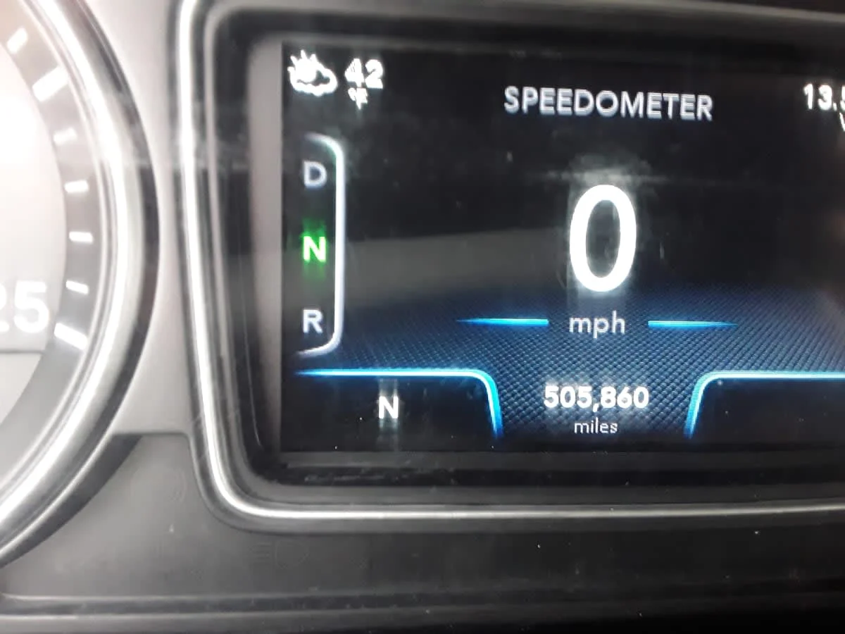 2020 International LT - image 13