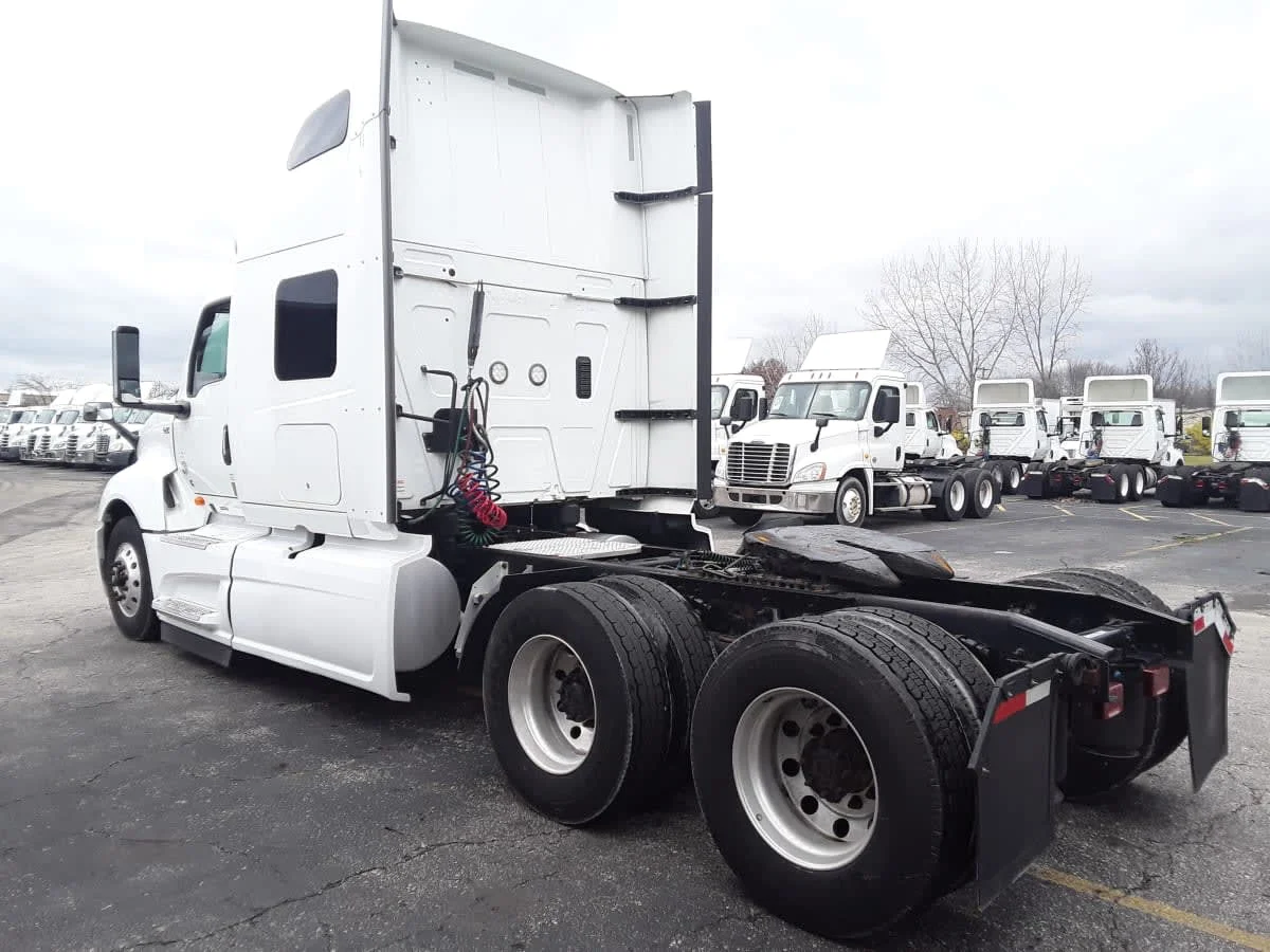 2020 International LT - image 6