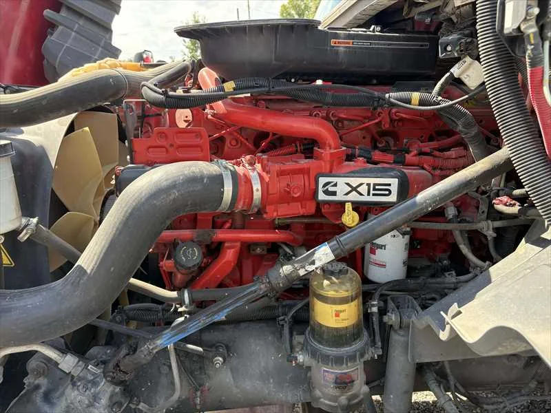 2021 International LT - image 10