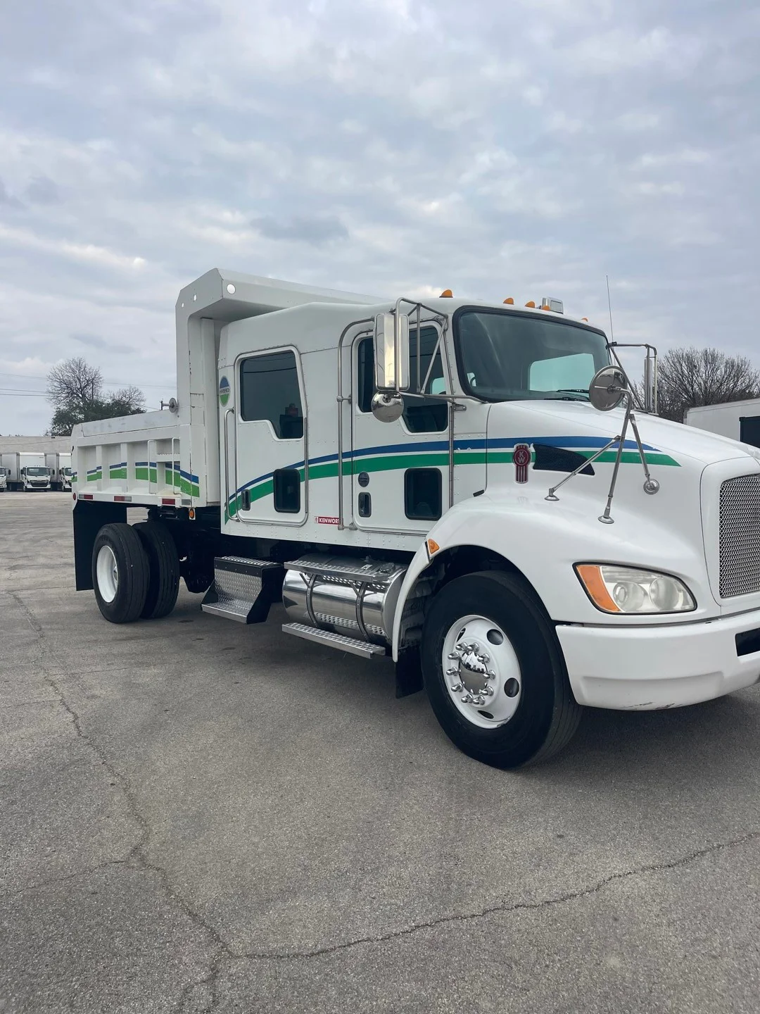 2010 Kenworth T370 - image 3