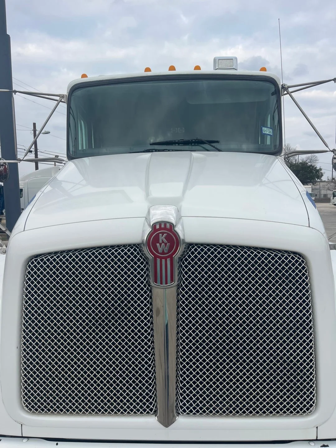 2010 Kenworth T370 - image 2