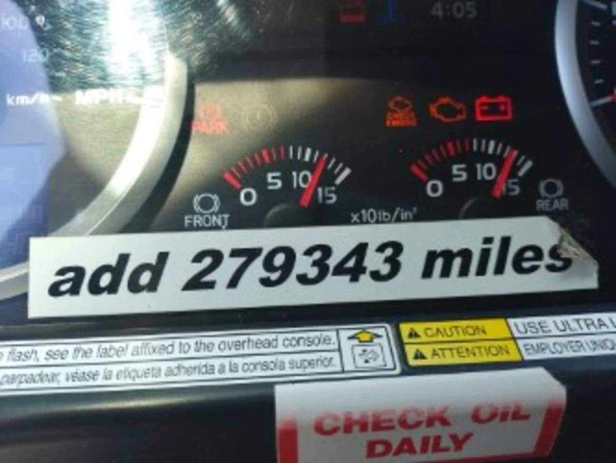 2013 Hino 338 - image 10