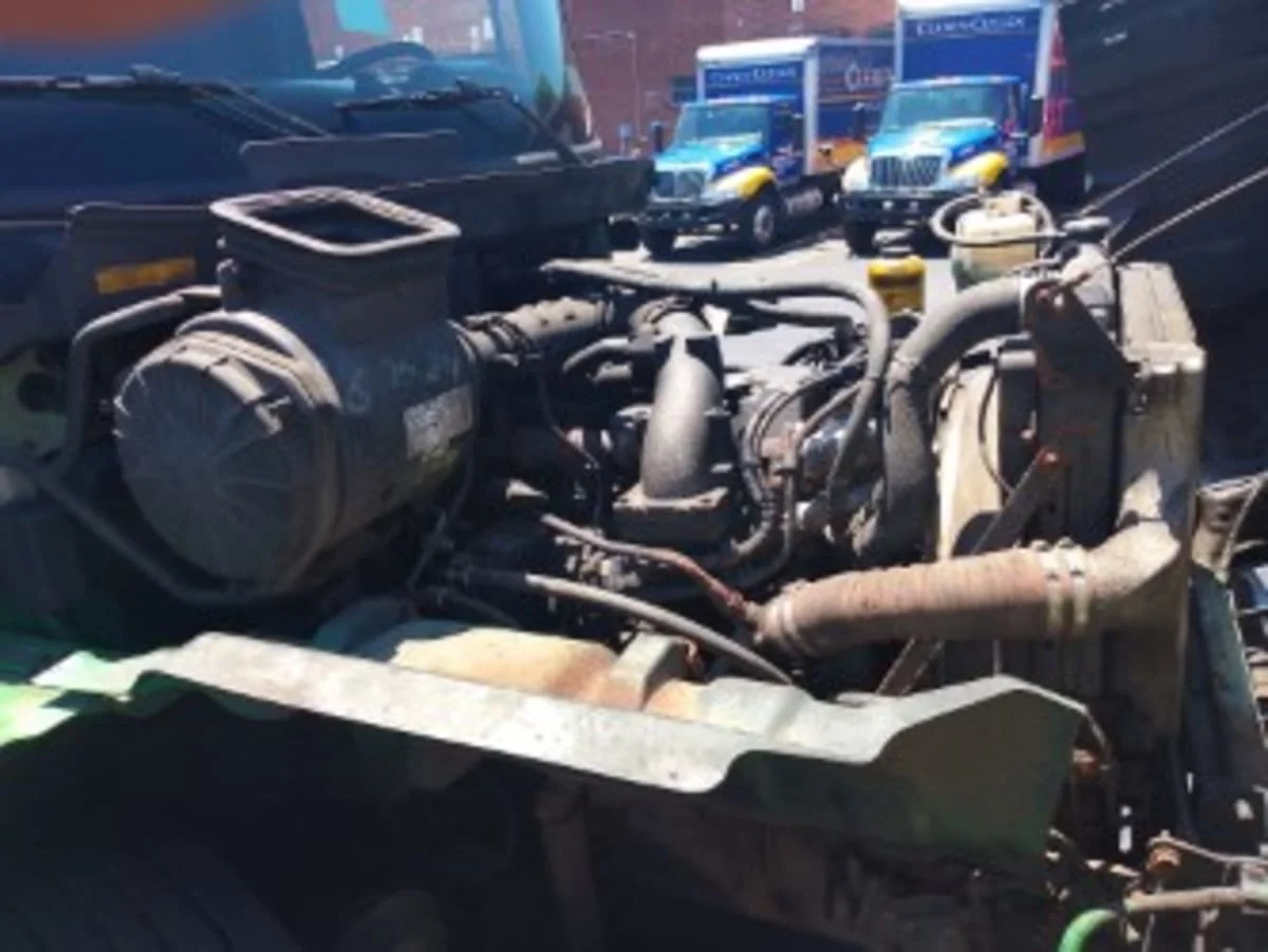 2013 Hino 338 - image 9