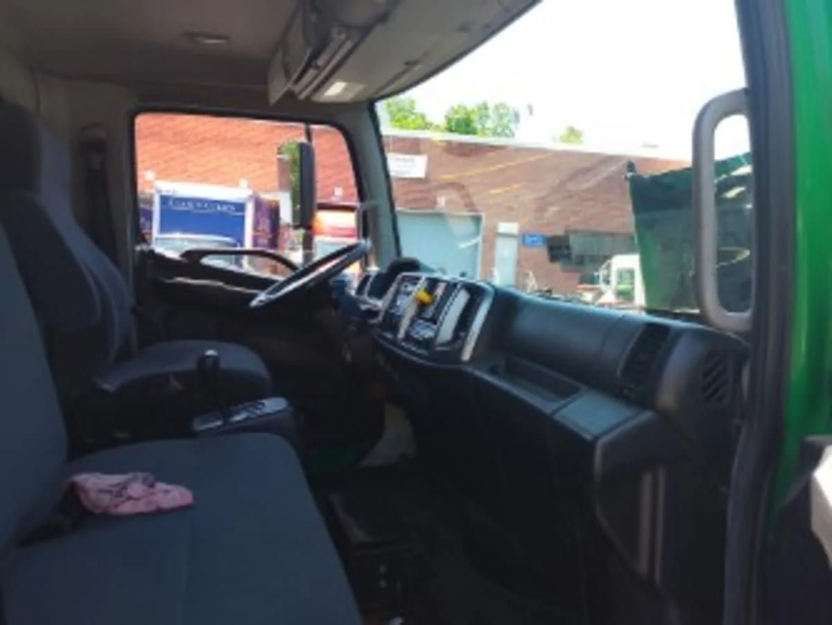 2013 Hino 338 in Farmingdale, NY — photo 7