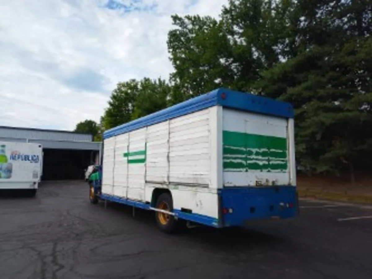 2013 Hino 338 in Farmingdale, NY — photo 6