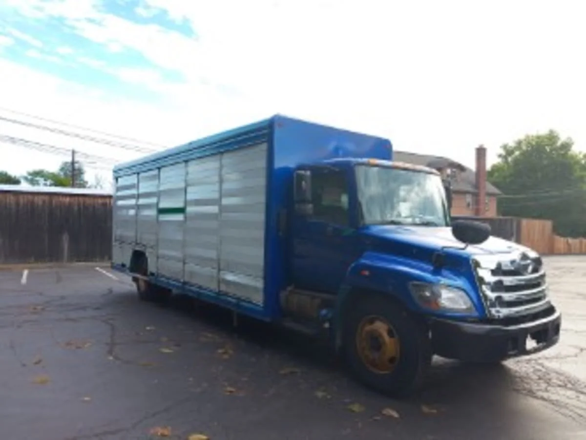 2013 Hino 338 in Farmingdale, NY — photo 3
