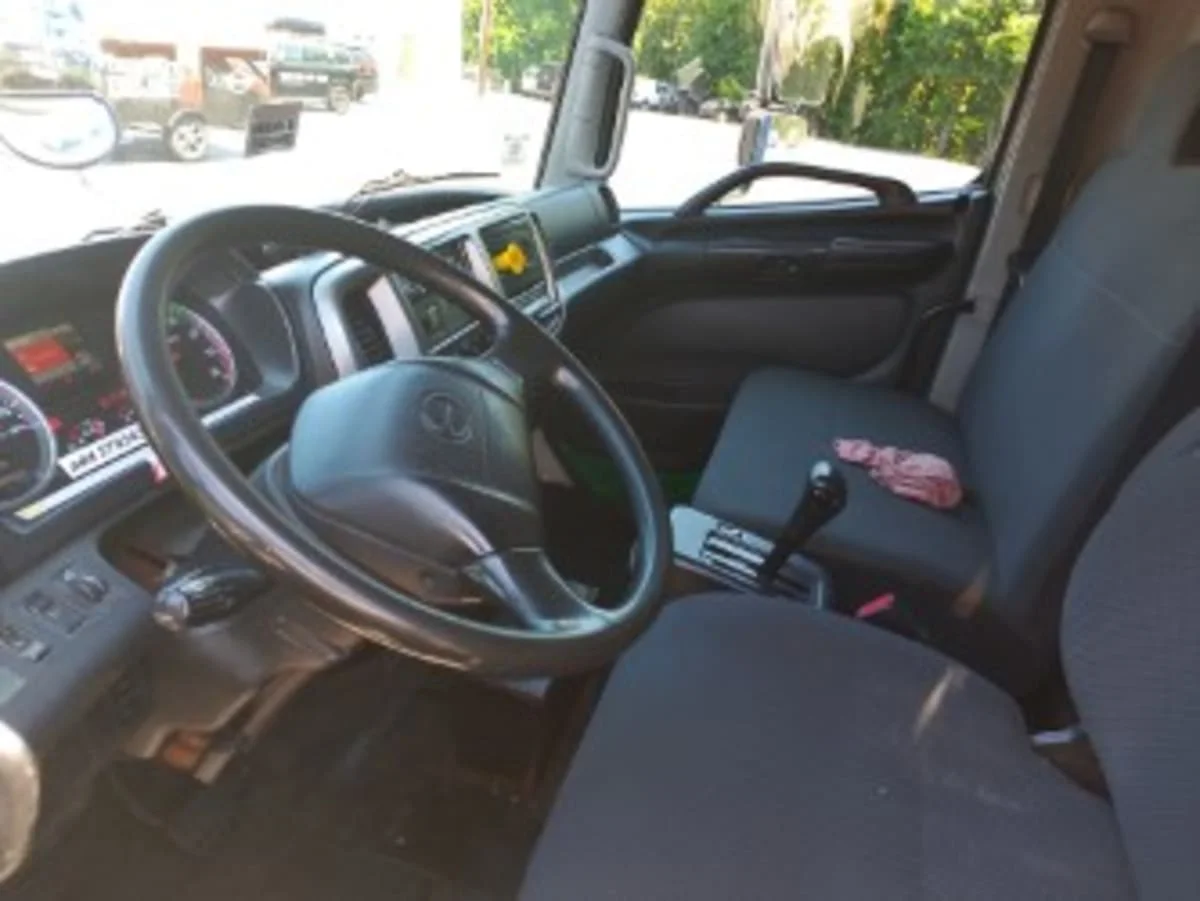 2013 Hino 338 in Farmingdale, NY — photo 12