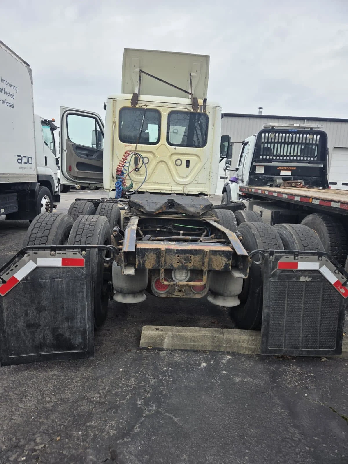 2019 Freightliner Cascadia in Knoxville, TN — photo 4