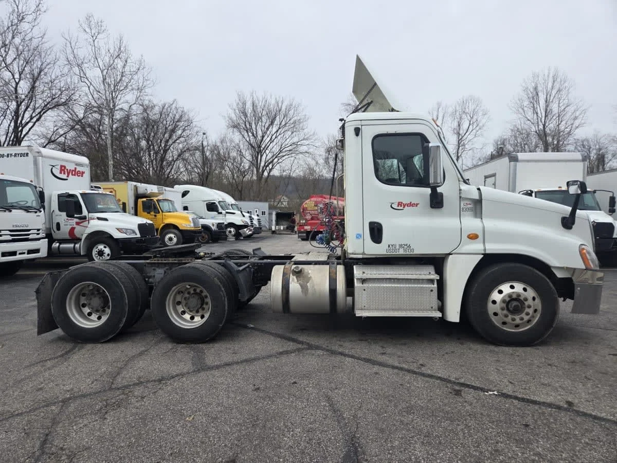 2019 Freightliner Cascadia in Knoxville, TN — photo 3