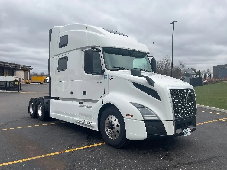 2022 Volvo VNL 860 in Akron, OH