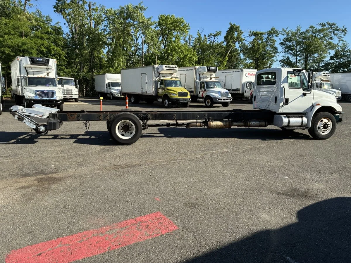2016 International 4300 in Newark, NJ — photo 9