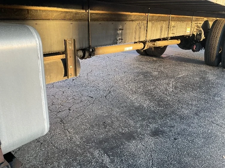 2017 Hino 268 - image 5