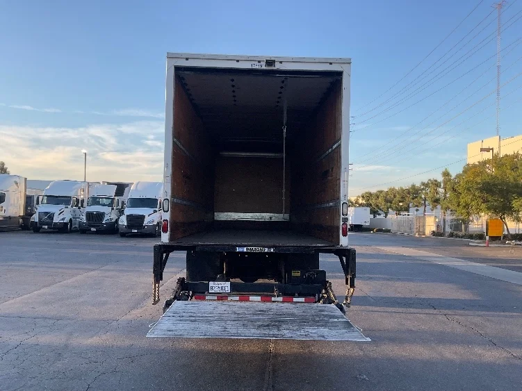 2017 Hino 268 - image 9