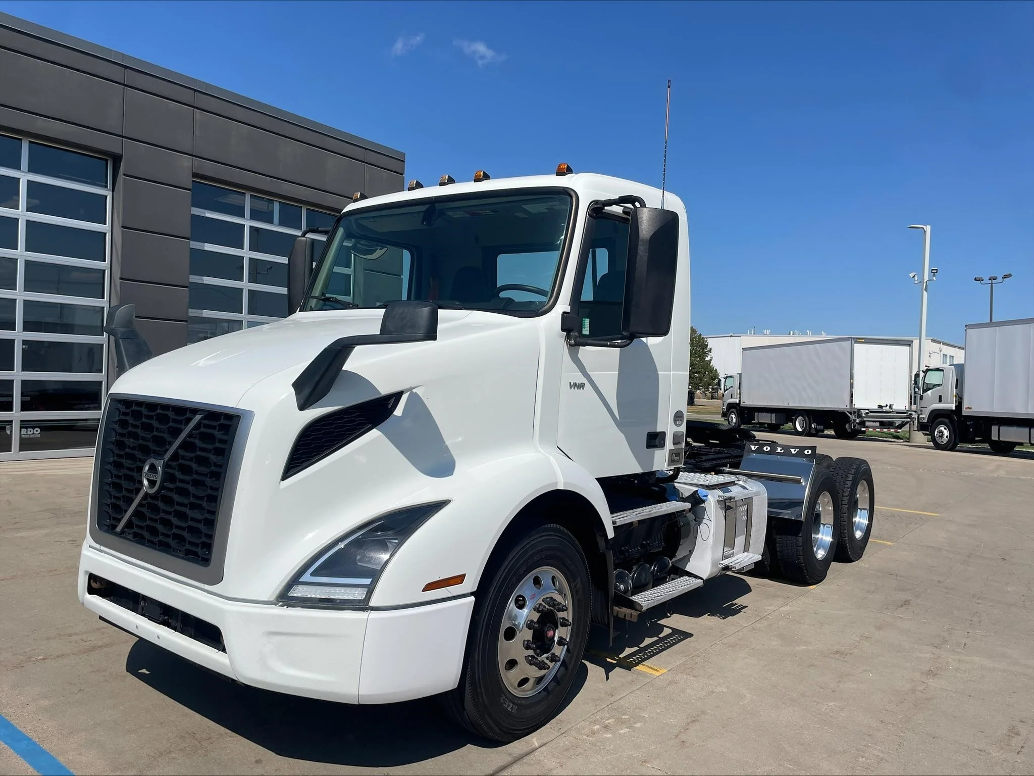 2020 Volvo VNR 640