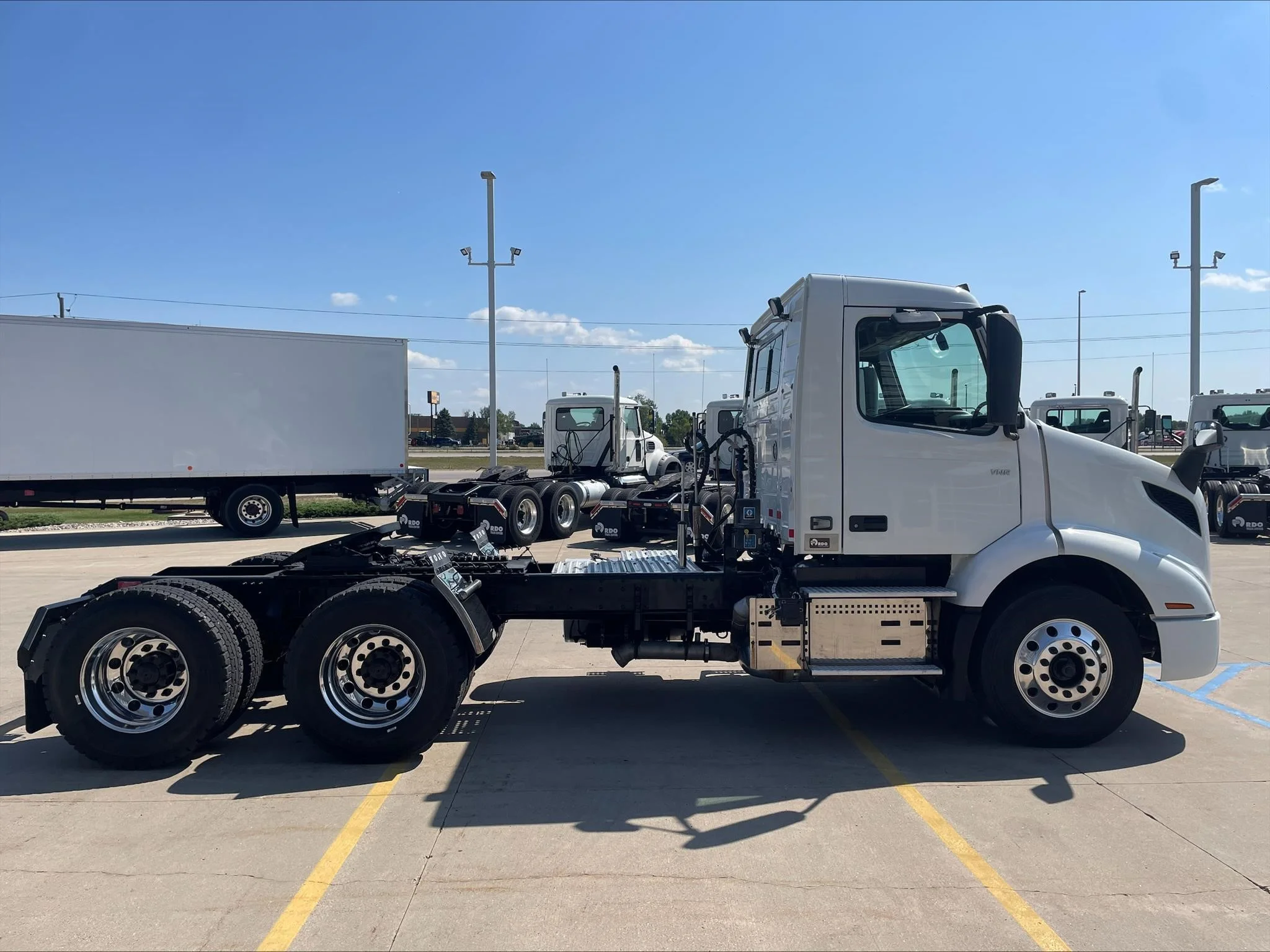 2020 Volvo VNR 640 — photo 6