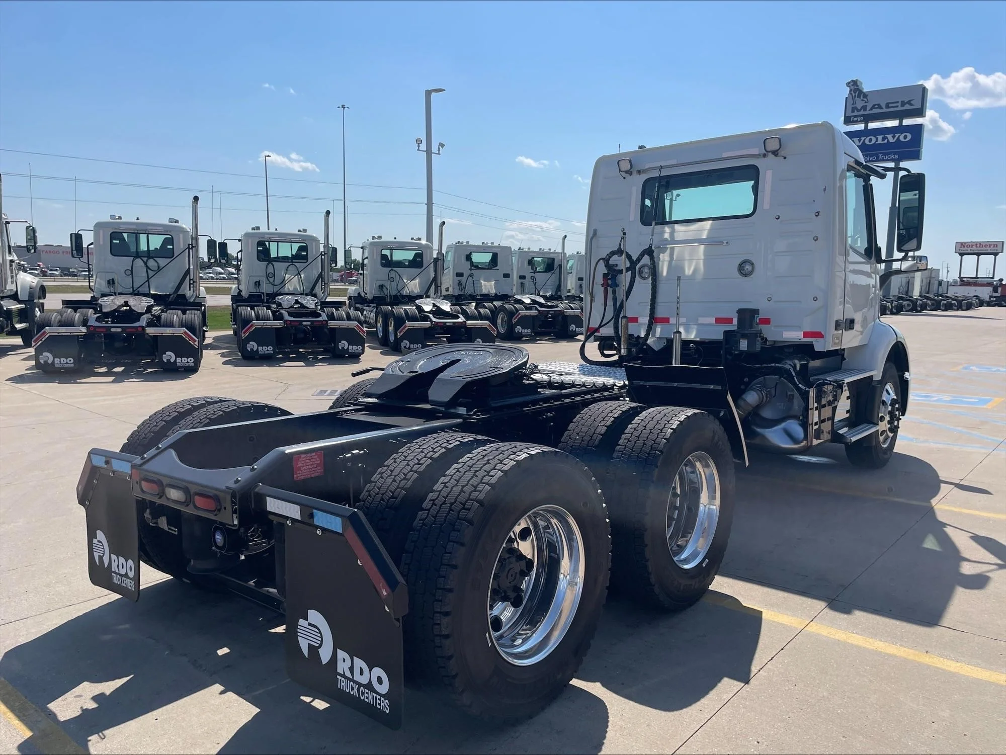 2020 Volvo VNR 640 — photo 5