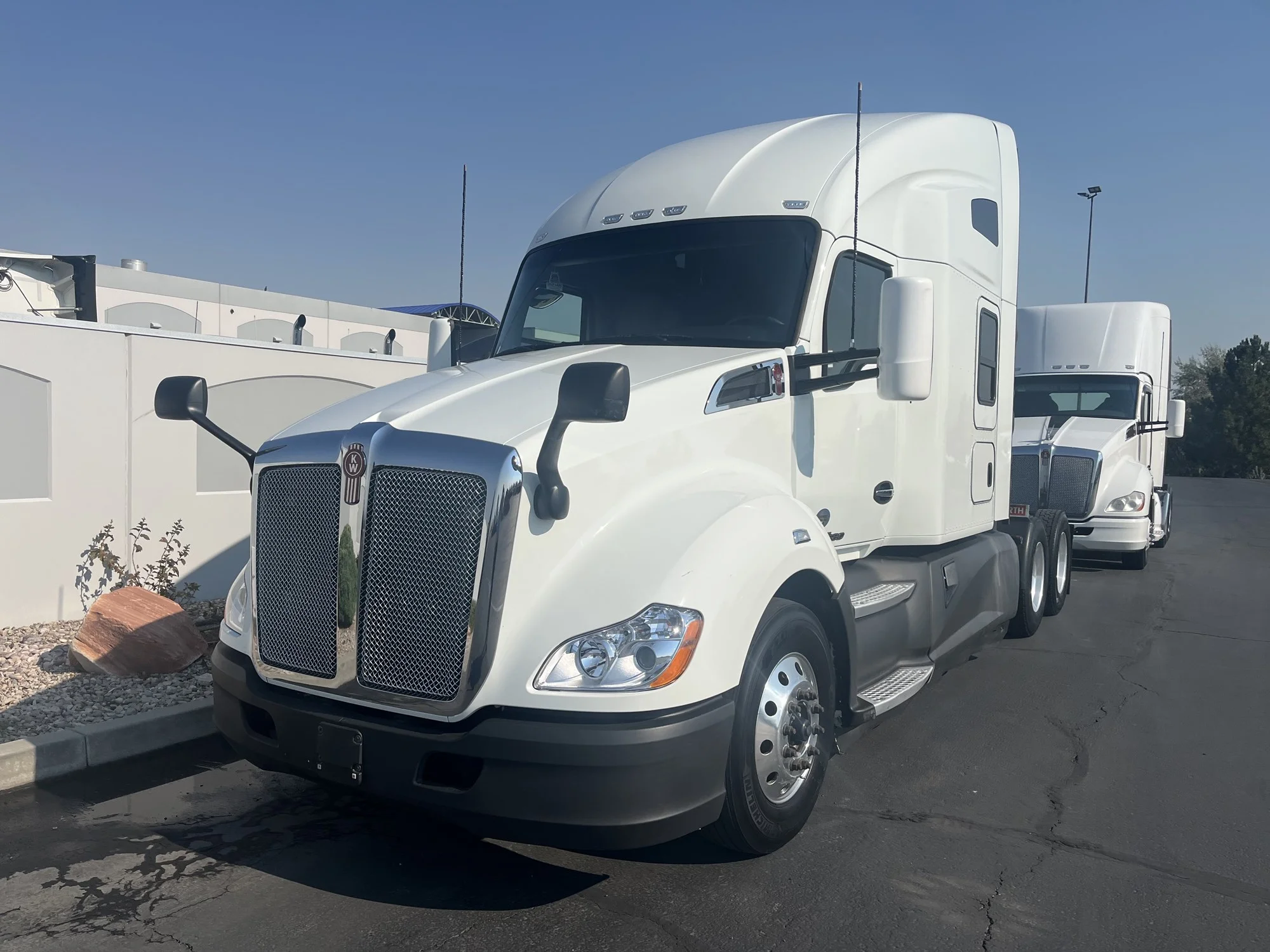 2021 Kenworth T680 in Salt Lake, UT — photo 2