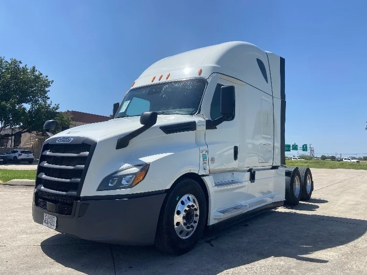 2022 Freightliner Cascadia in San Antonio, TX — photo 3