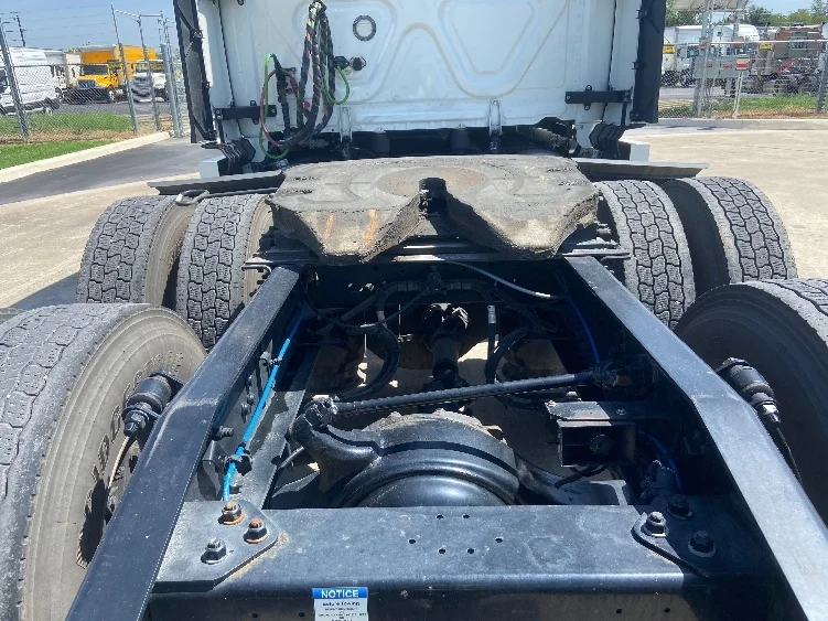 2022 Freightliner Cascadia in San Antonio, TX — photo 6