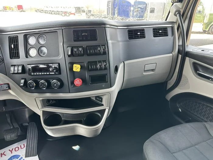 2022 Peterbilt 579 — photo 8