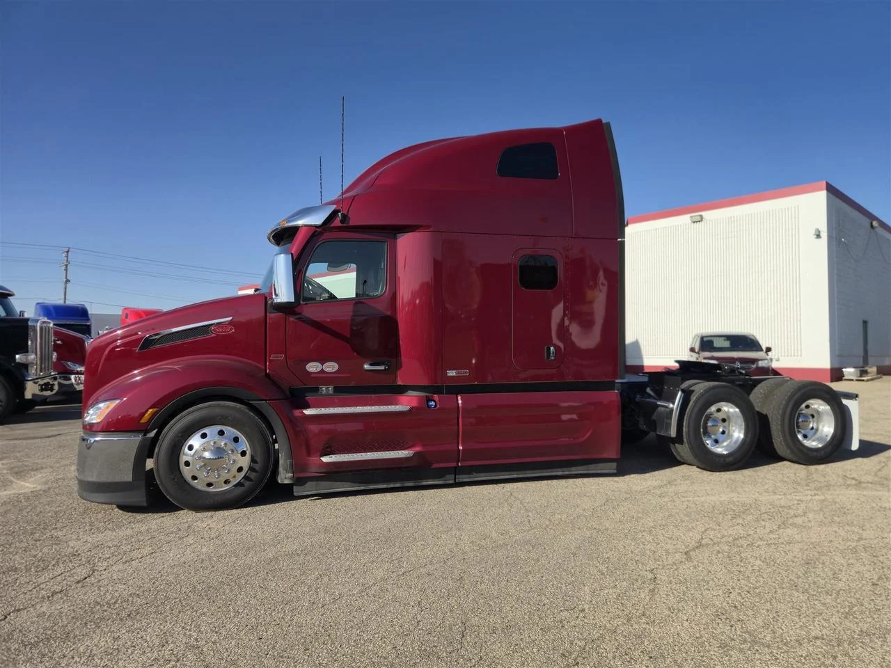2027 Peterbilt 579 in South St. Paul, MN — photo 2