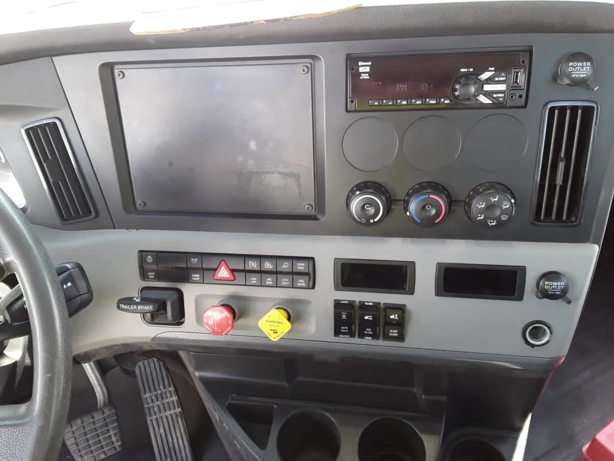 2019 Freightliner Cascadia - image 9