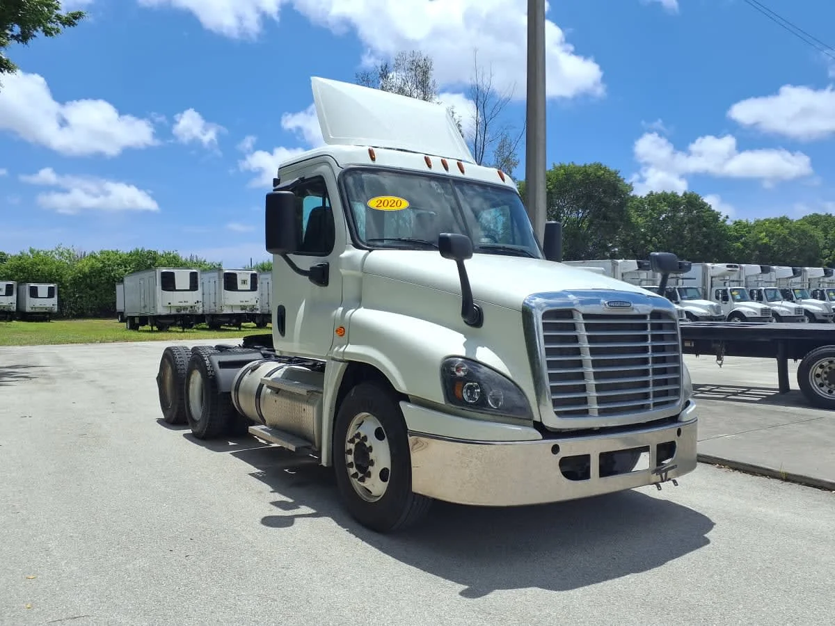 2020 Freightliner Cascadia in Davie, FL — photo 3