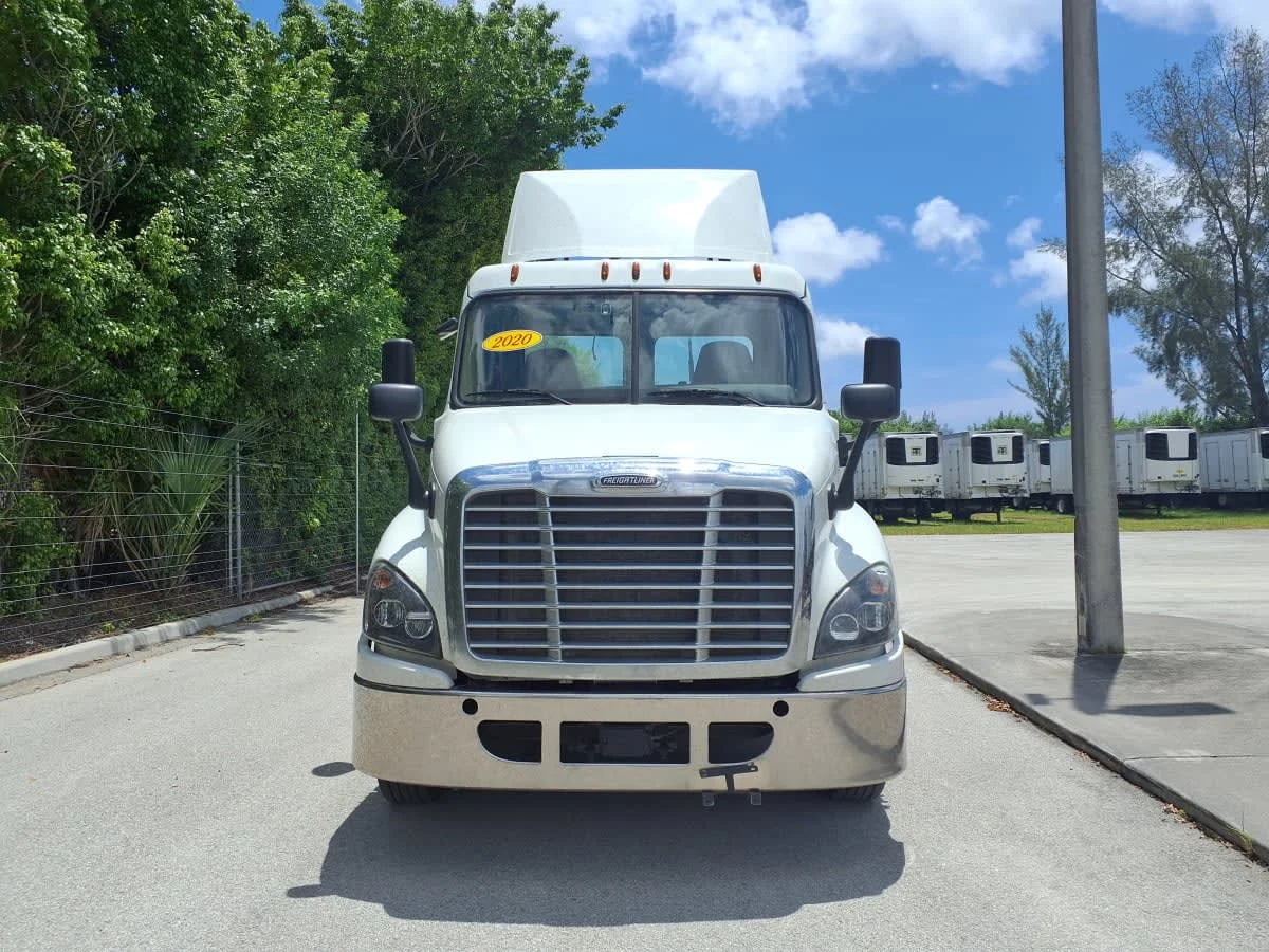 2020 Freightliner Cascadia in Davie, FL — photo 2