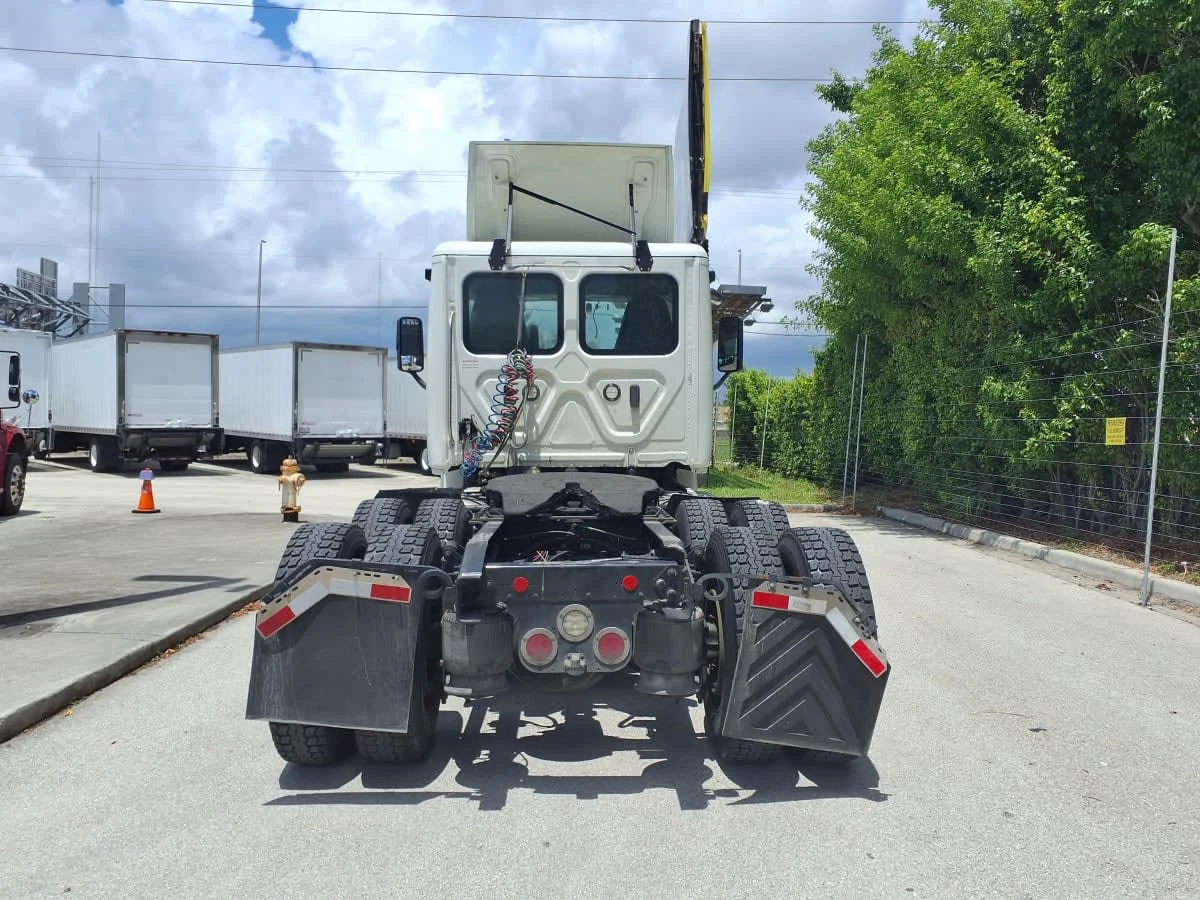 2020 Freightliner Cascadia in Davie, FL — photo 5