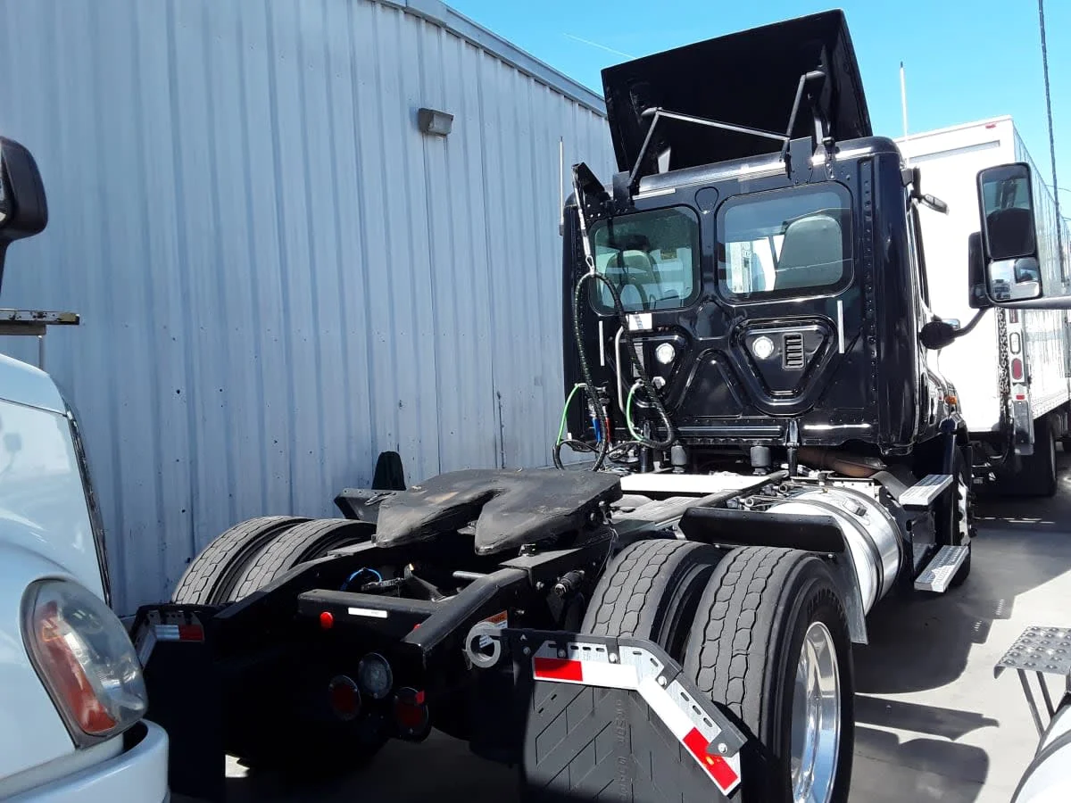 2017 Freightliner Cascadia - image 4